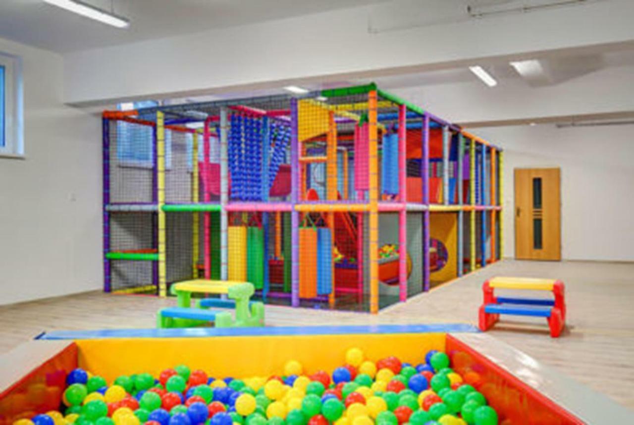 Rajska Plaza Basen Odkryty Brodziki Basen Kryty Plac Zabaw Animacje Apartment Poddąbie